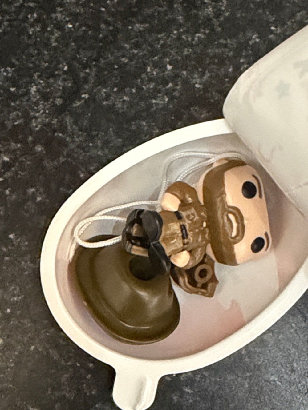 Stranger Things Kinder Joy - Hopper - Picture 2 of 4